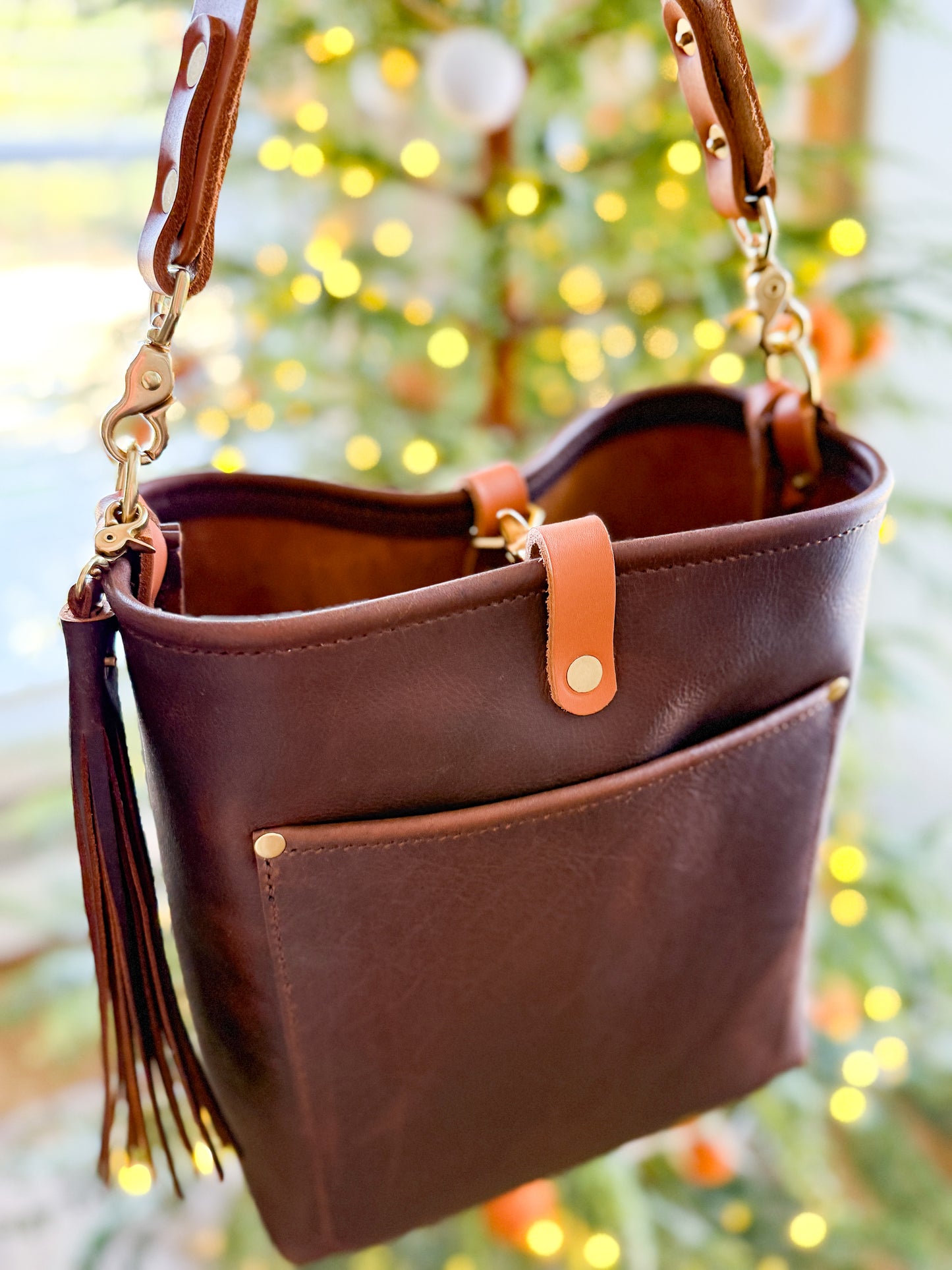 Bennett Bucket in Tan Kodiak