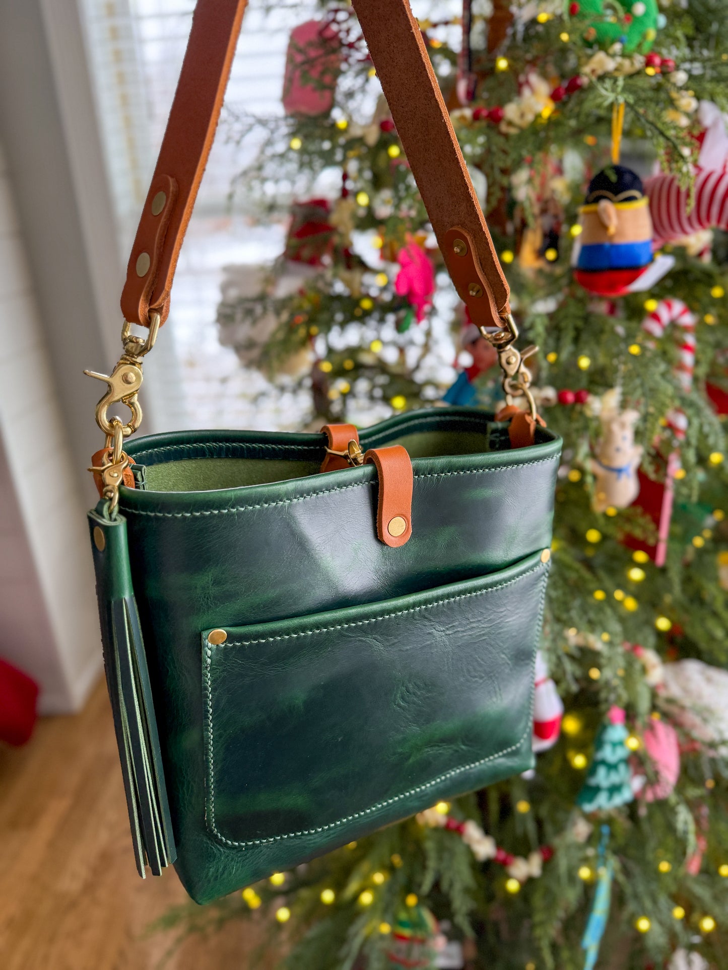 Bennett “shorty” Bucket in Emerald Horween Puttman Leather