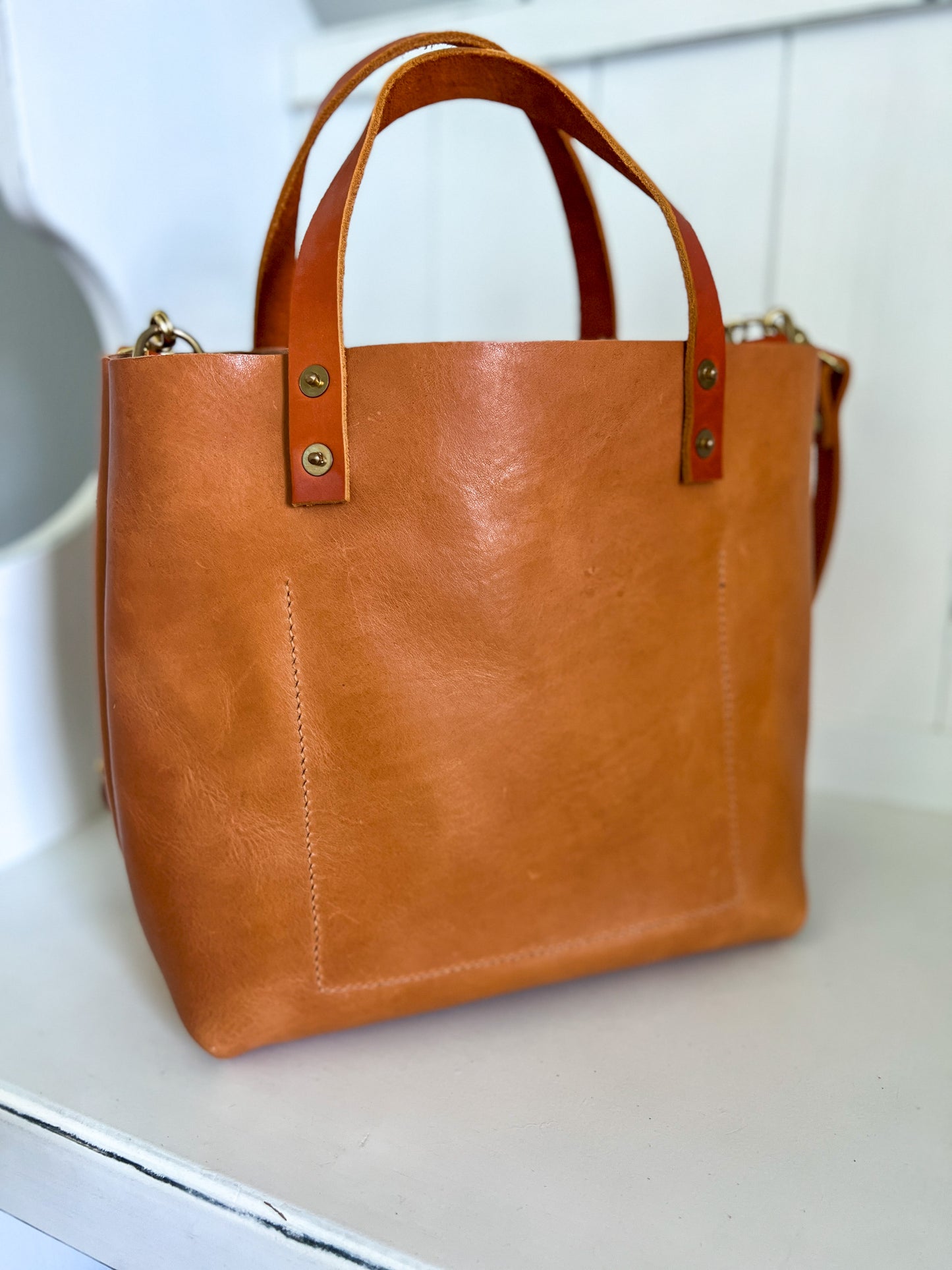 Medium Brookie Tote in Premium Saddle