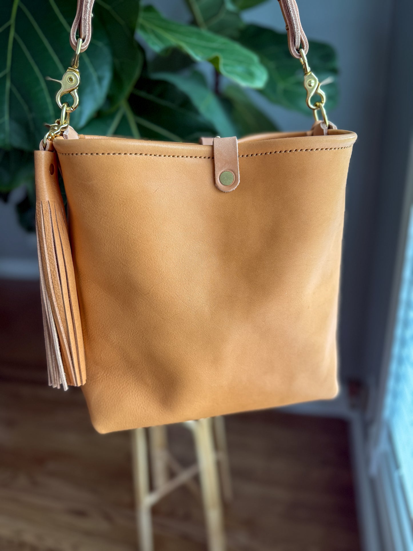 Hobo Bucket in Natural Vachetta