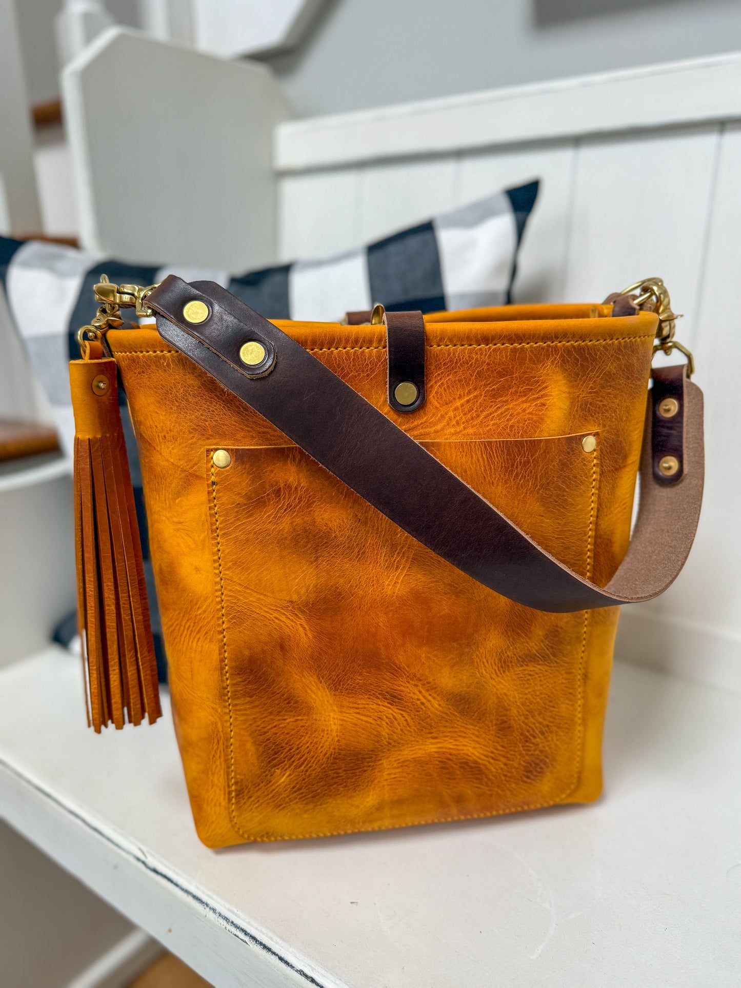 Bennett Bucket in Yellowstone Italian Vegetable Tan