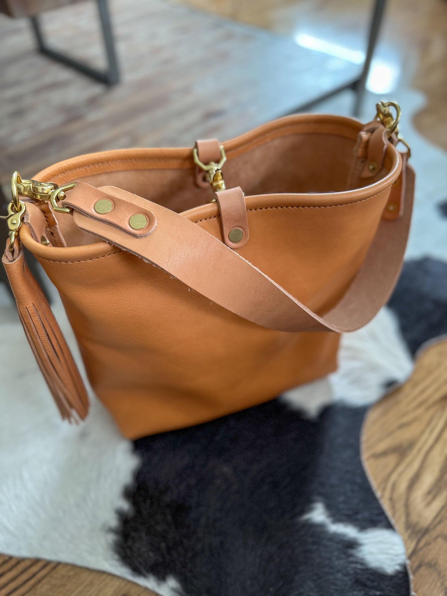Hobo Bucket in Natural Vachetta