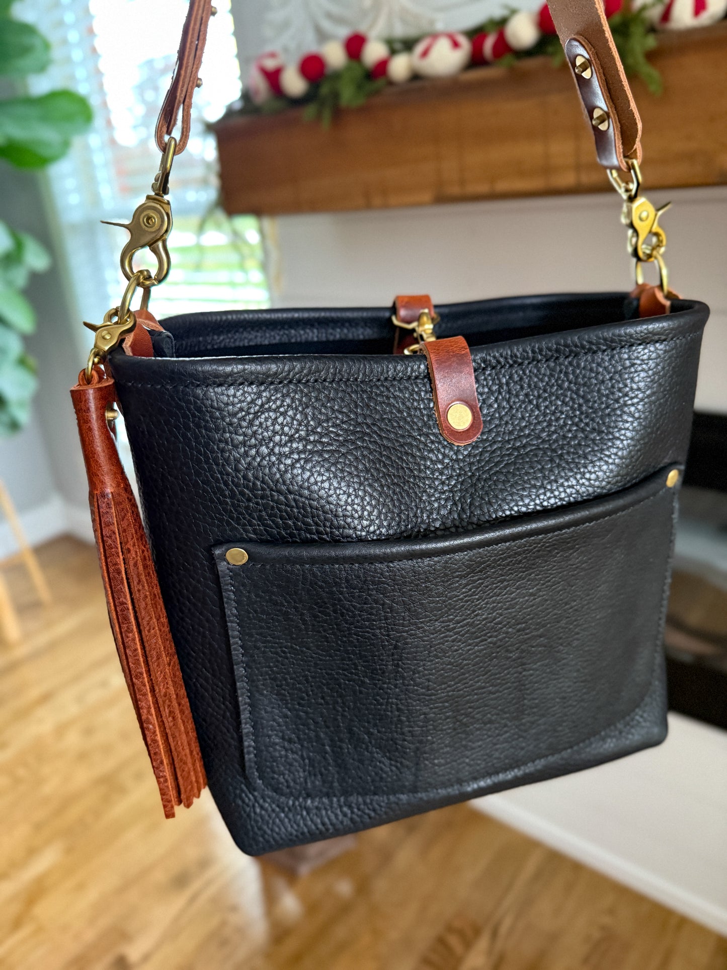 Bennett “shorty” Bucket in Horween Black Pebbled Leather