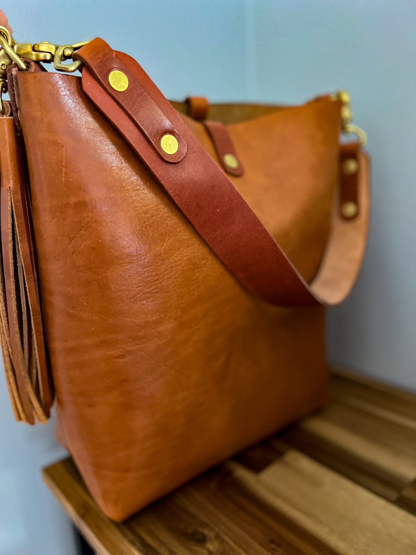 Bennett Bucket in Montana Vegetable Tan