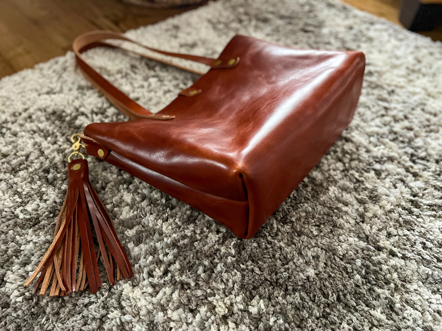 Medium Tote in Cherry Veg Tan