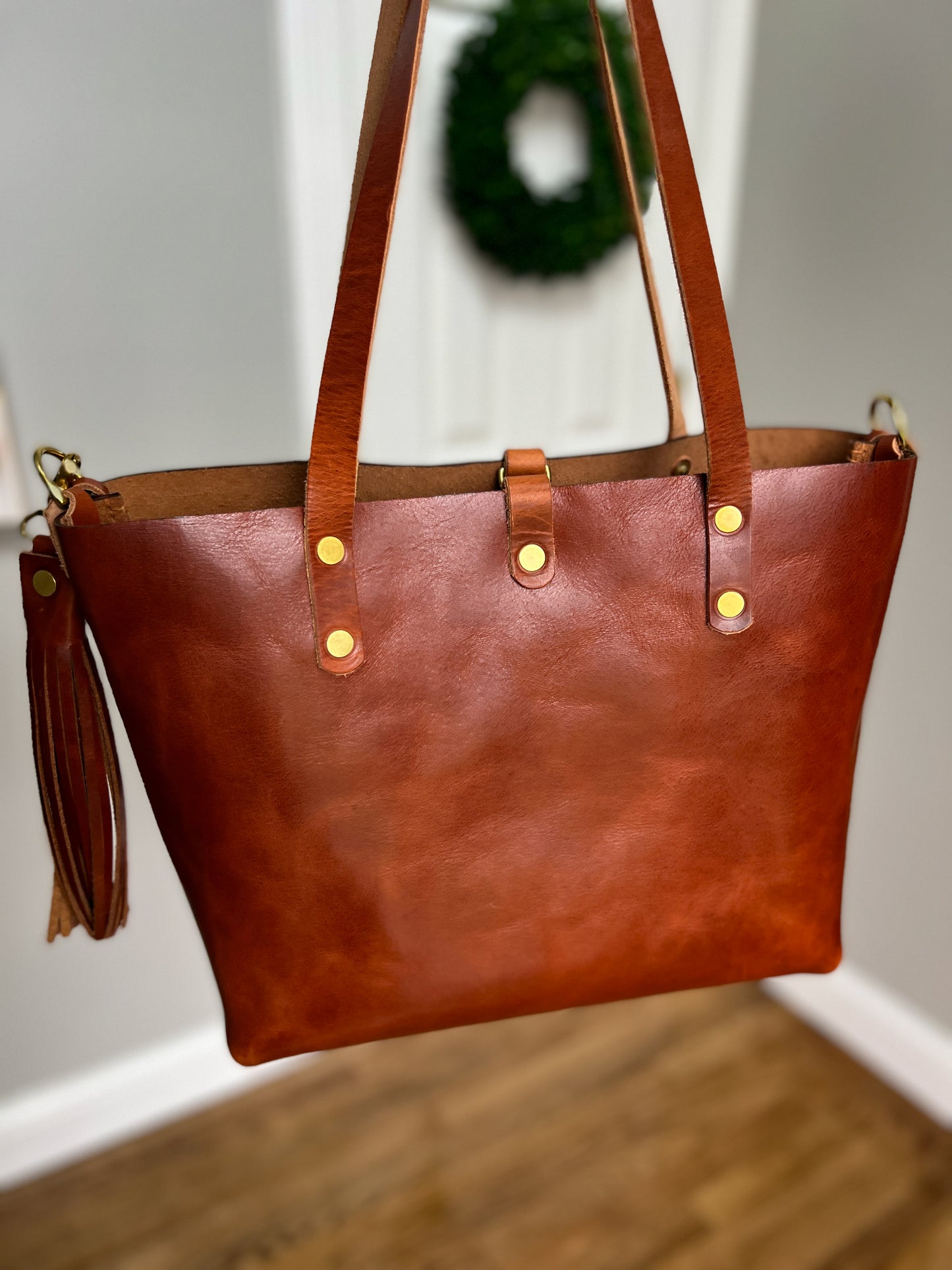 Medium Tote in Cherry Veg Tan