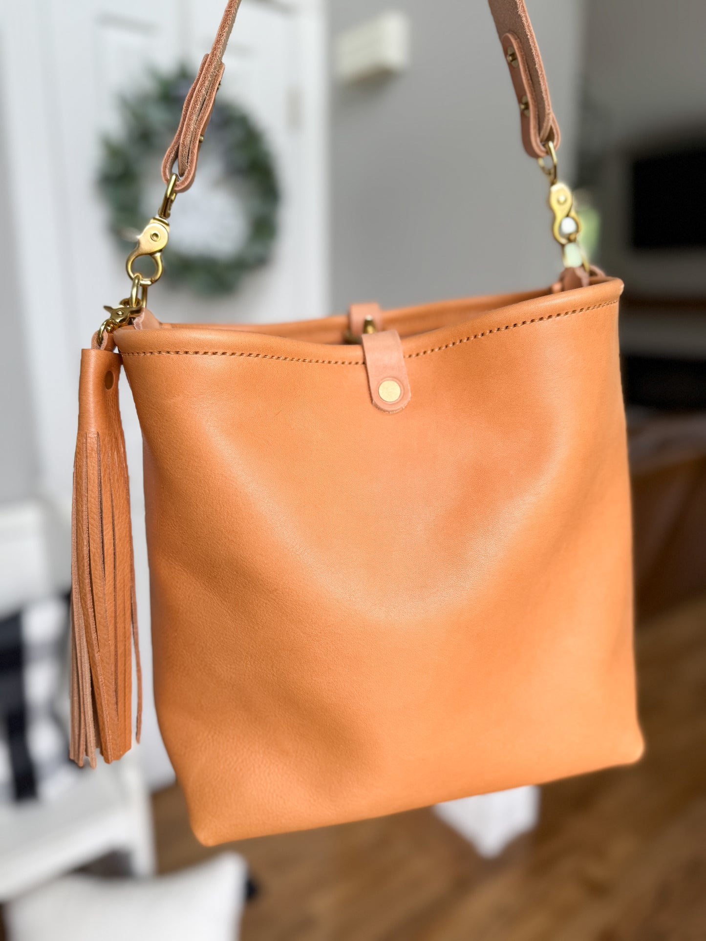 Hobo Bucket in Natural Vachetta
