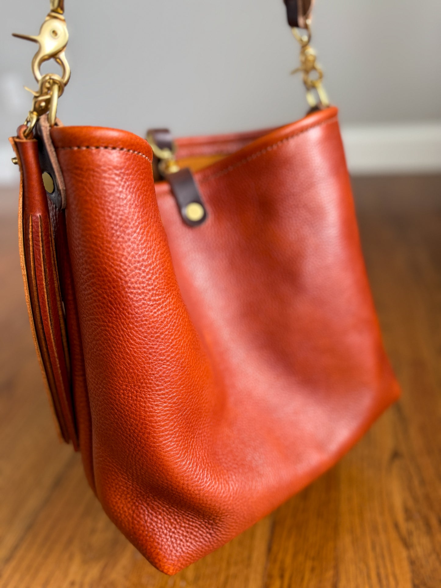 Hobo Bucket in Dark Ginger Vachetta