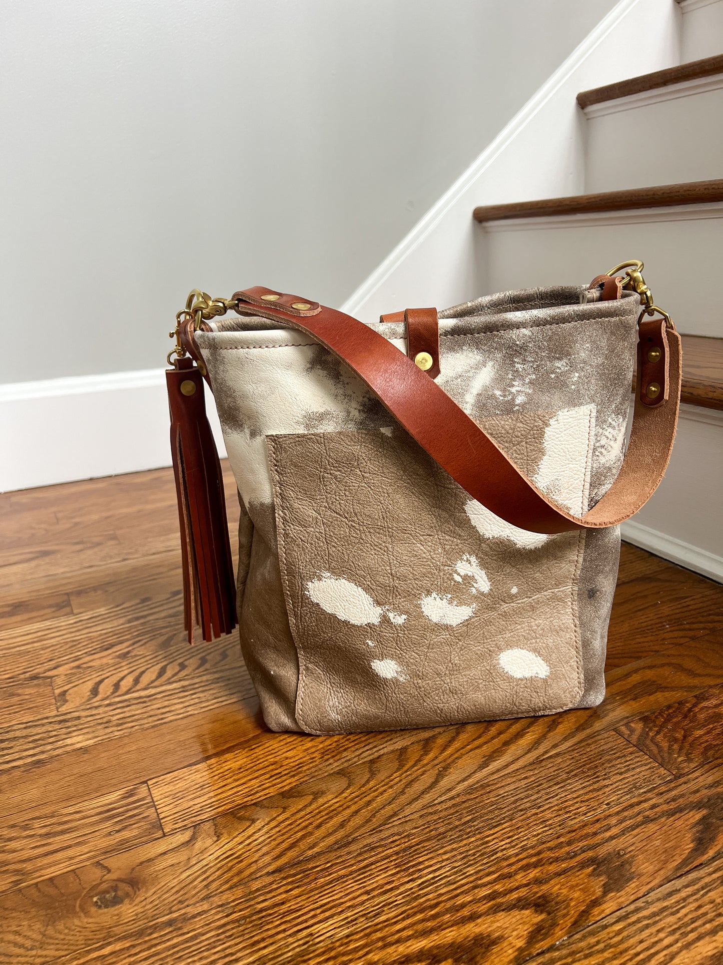 Bennett Bucket in Vintage Cowhide