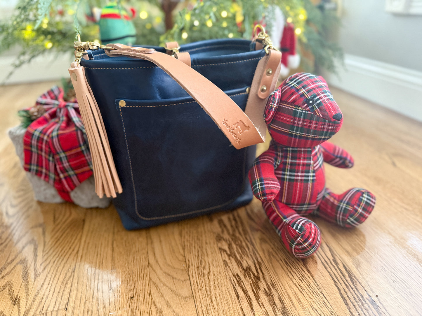 Bennett Bucket in Horween Cobalt Derby Veg Tan Leather