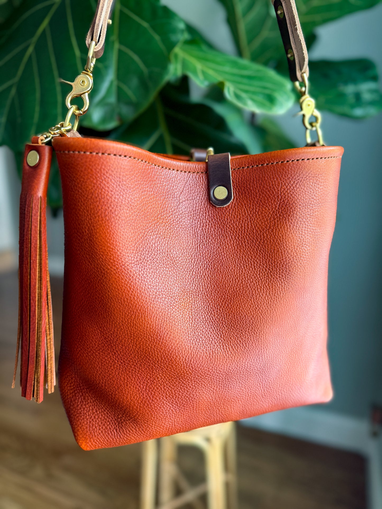 Hobo Bucket in Dark Ginger Vachetta