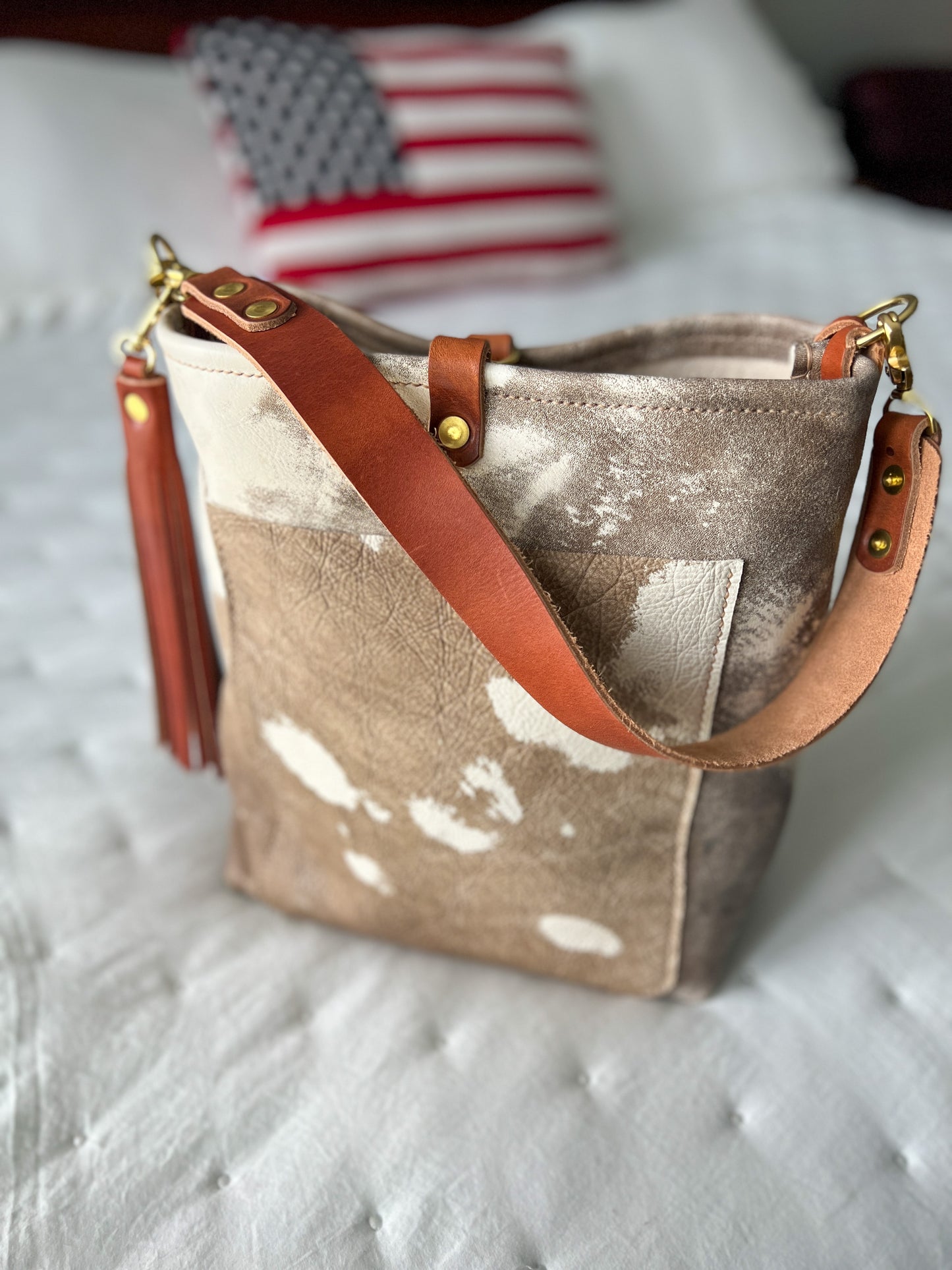 Bennett Bucket in Vintage Cowhide