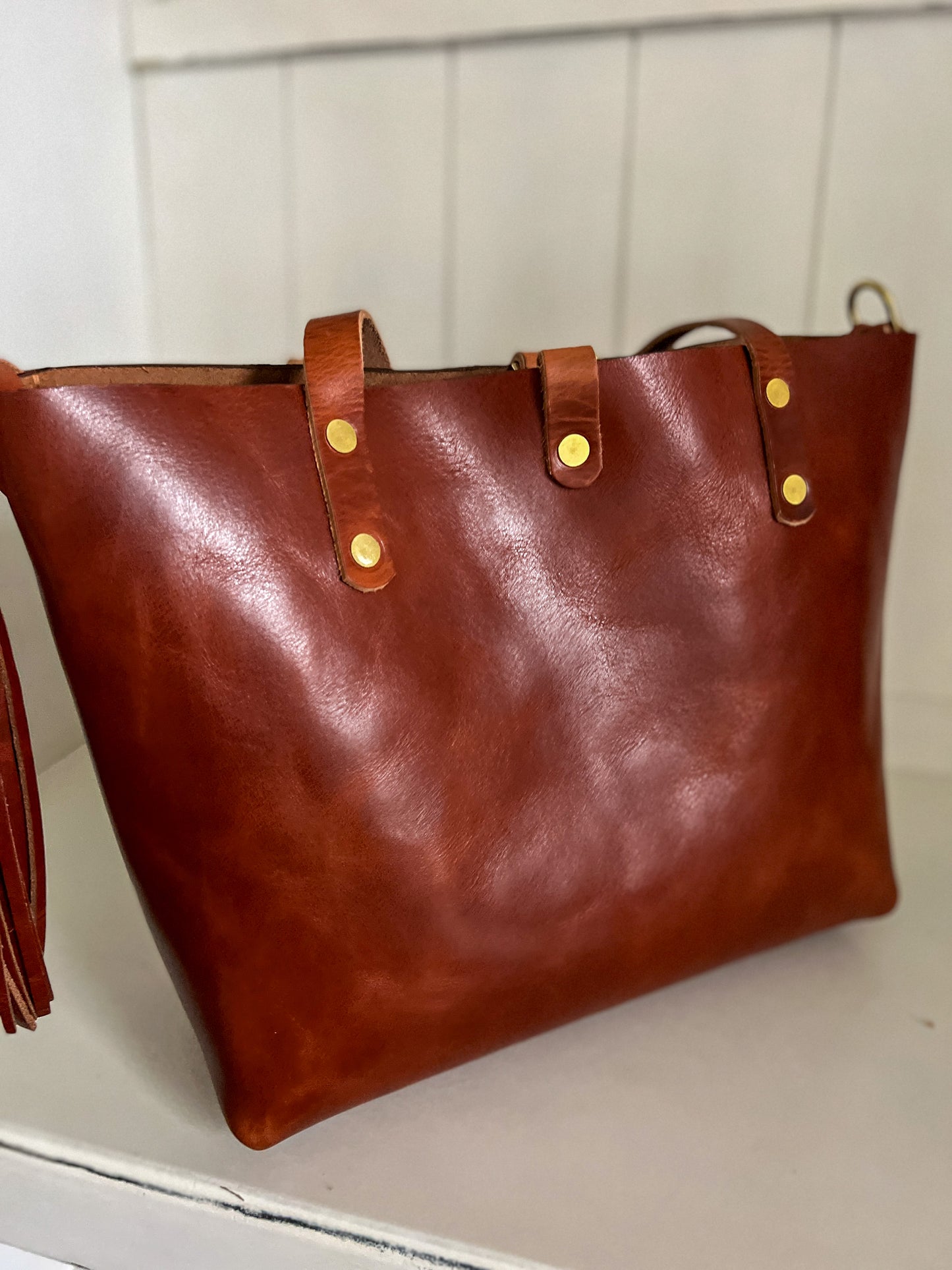 Medium Tote in Cherry Veg Tan