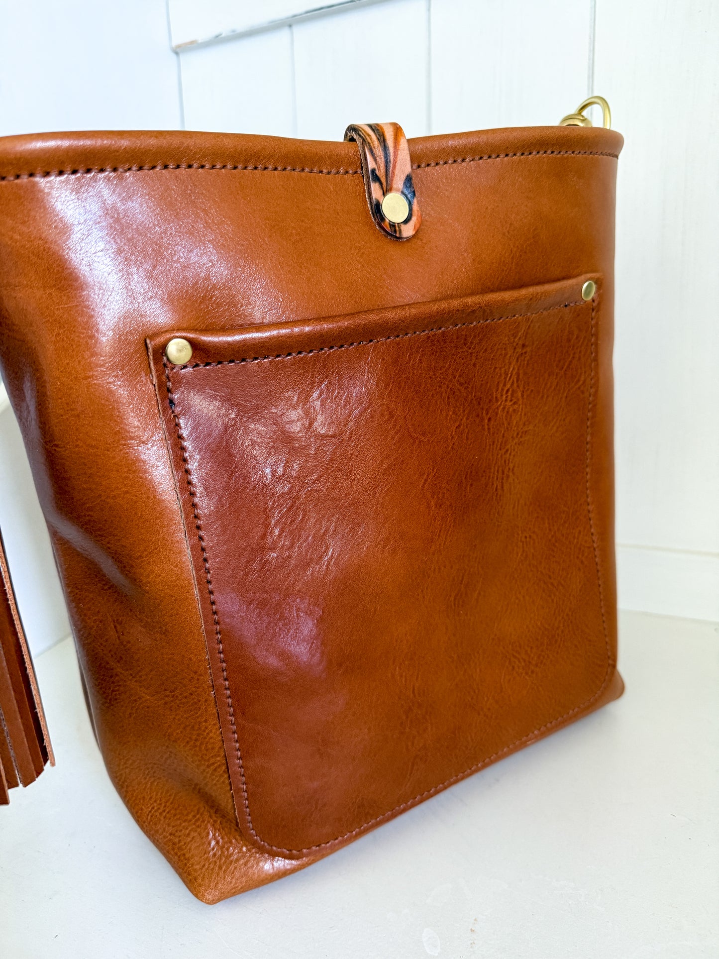 Bennett Bucket in Miel Cuoio Italian Leather w/Candy Strap