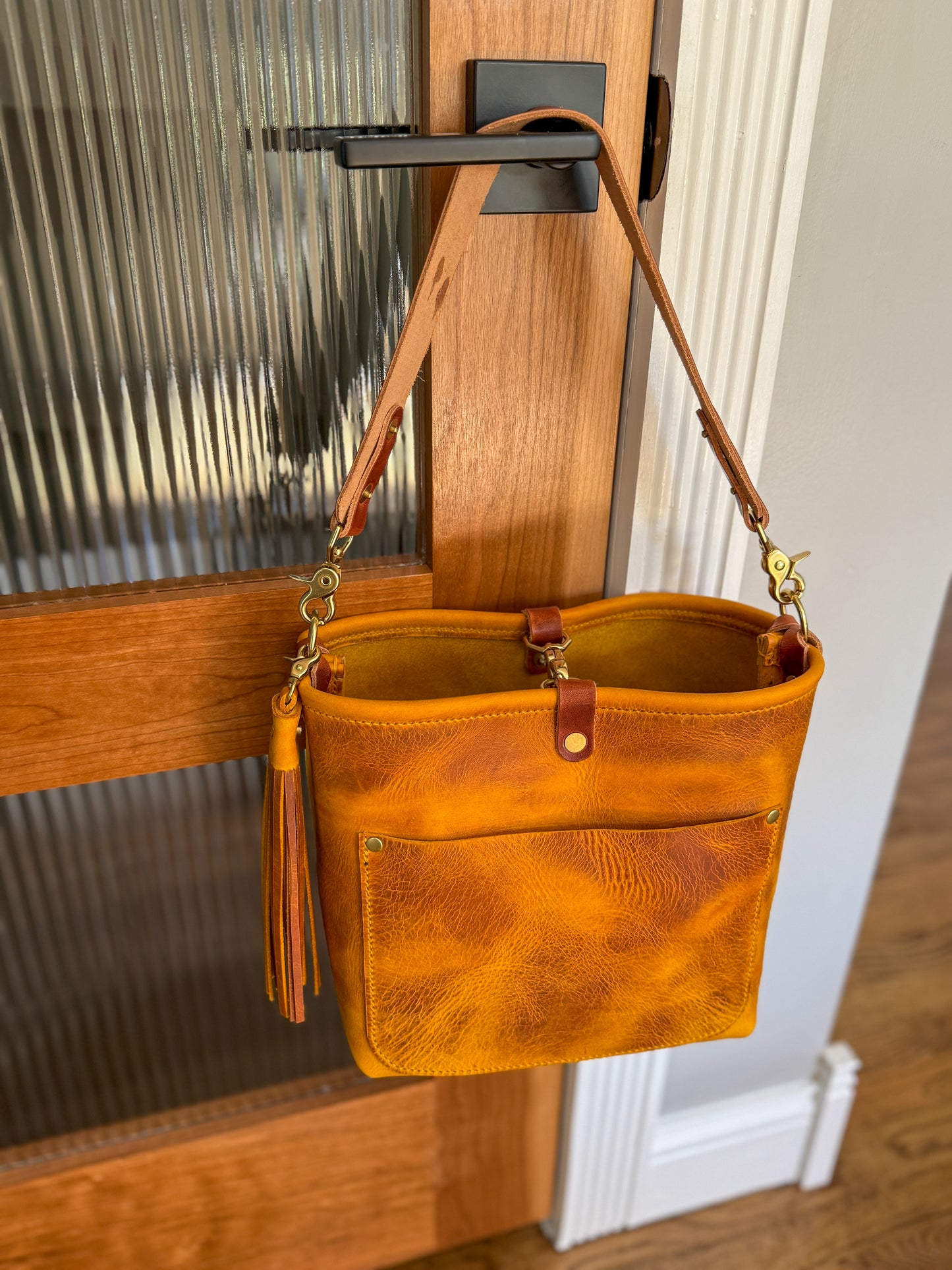 Bennett “shorty” Bucket in Yellowstone Italian Vegetable Tan