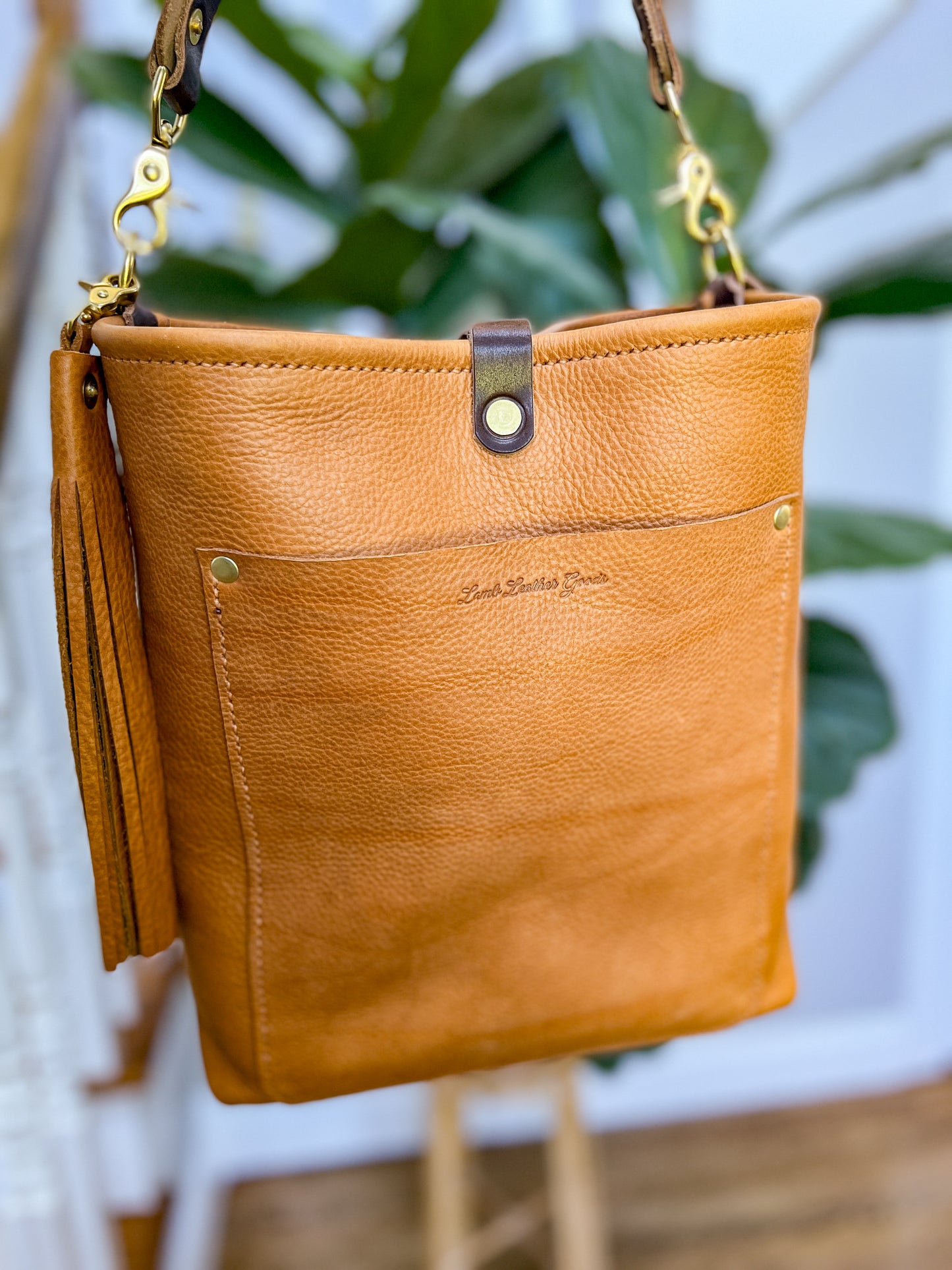 Bennett Bucket in Biscotti Italian Vegetable Tanned Leather