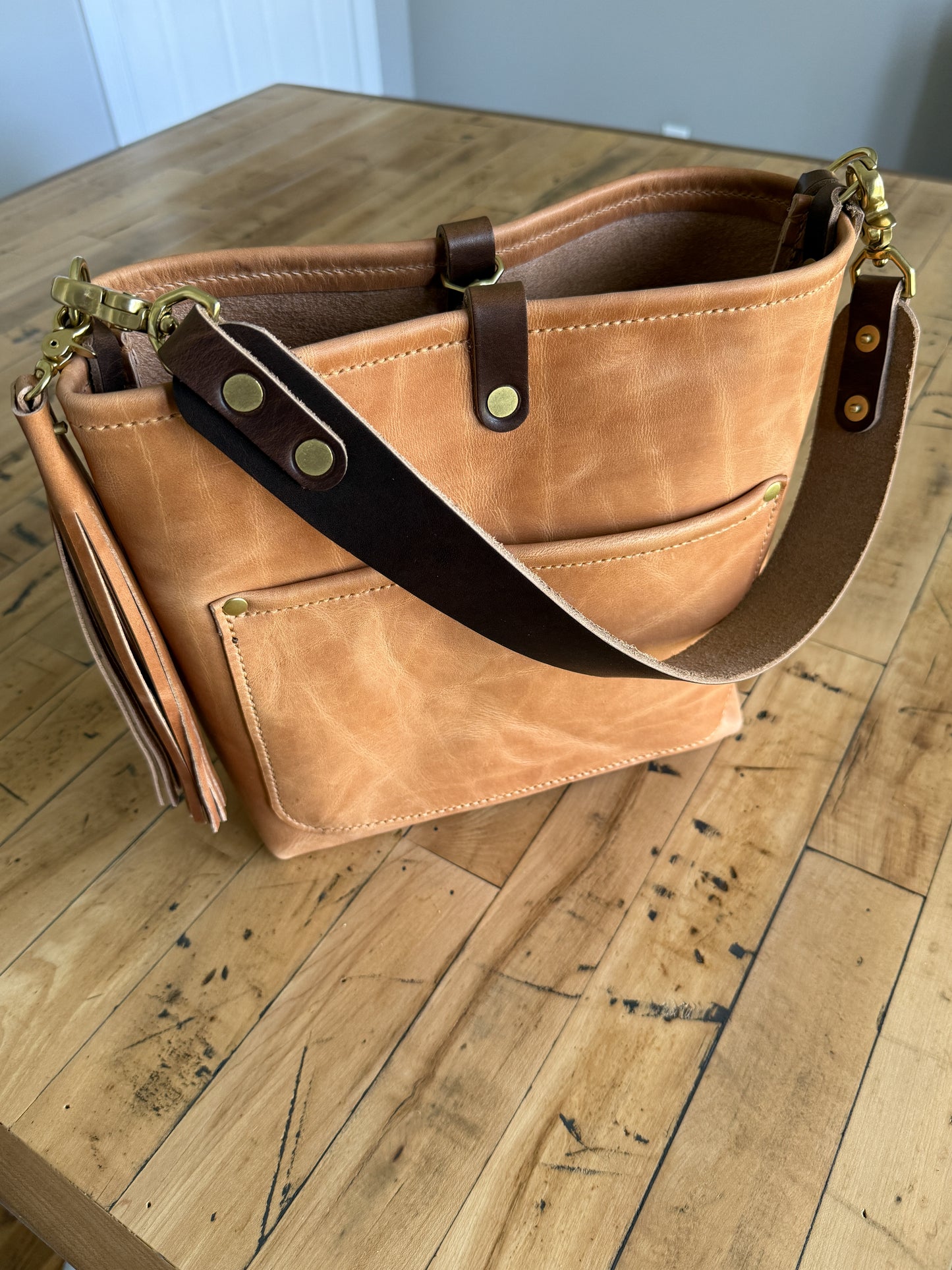 Bennett “shorty” Bucket in Natural Derby Horween