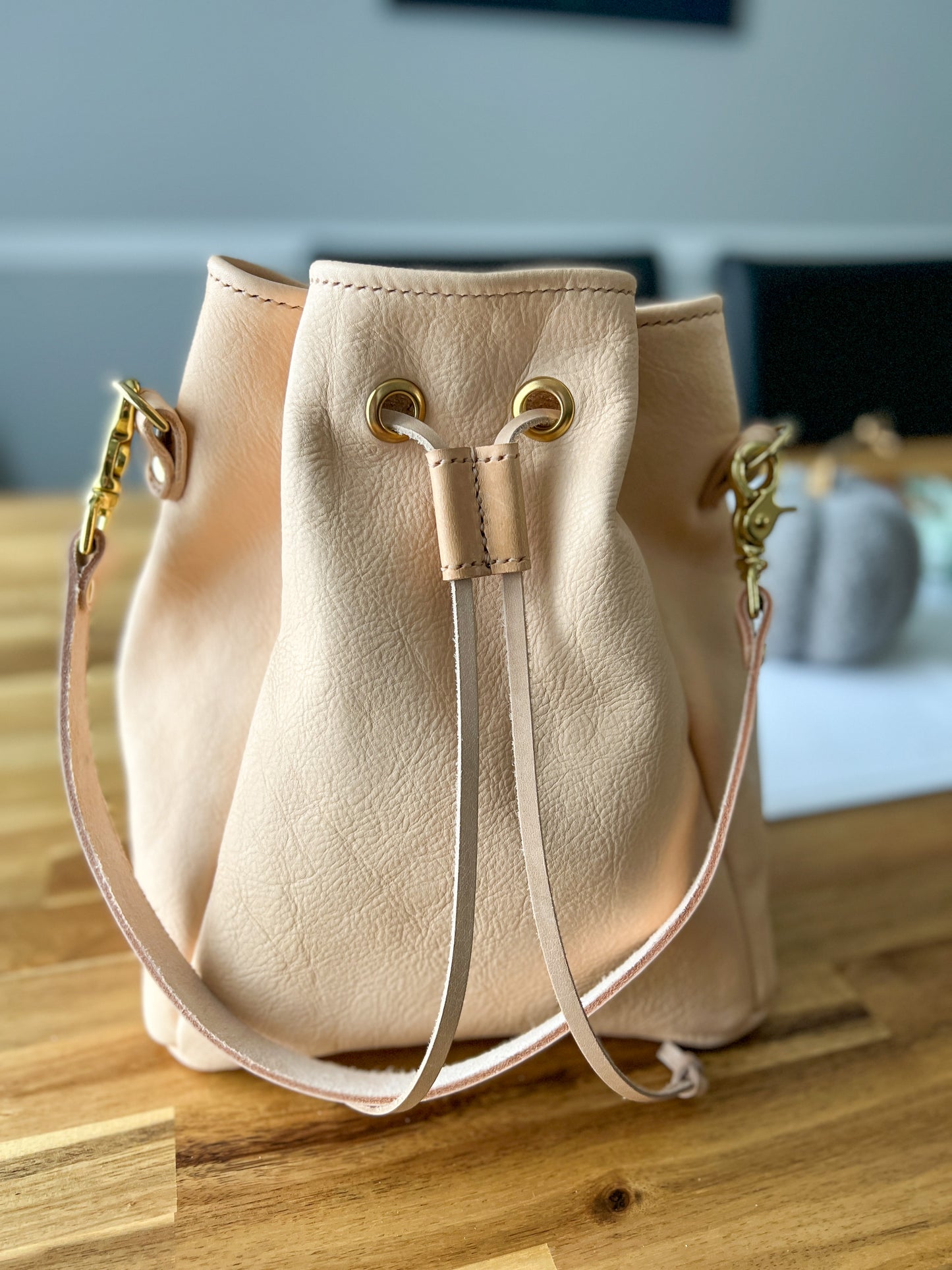 Emery Drawstring Bucket in Milled Vegetable Tan