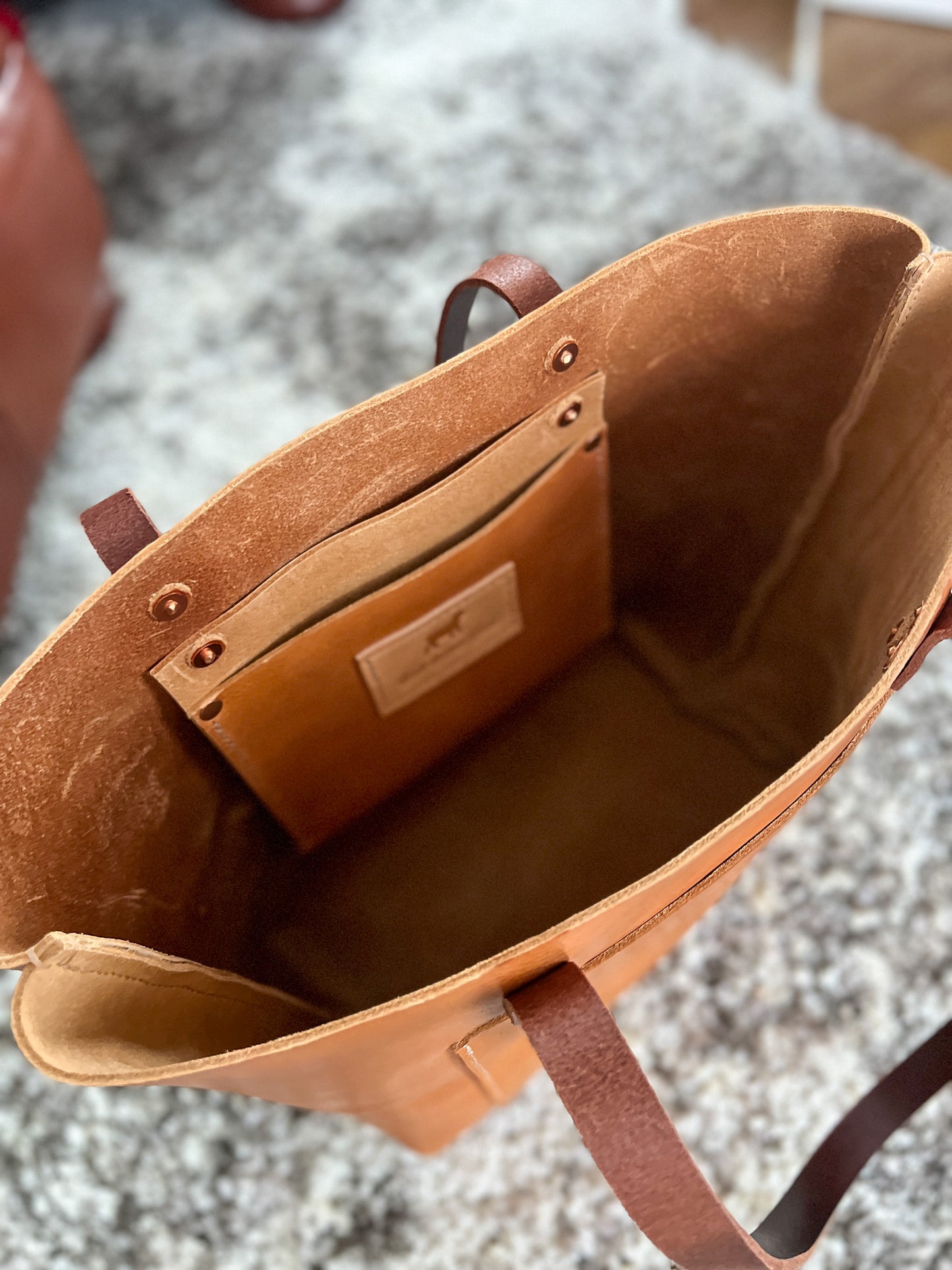 Full Grain Veg Tan Classic Tote in Premium Saddle