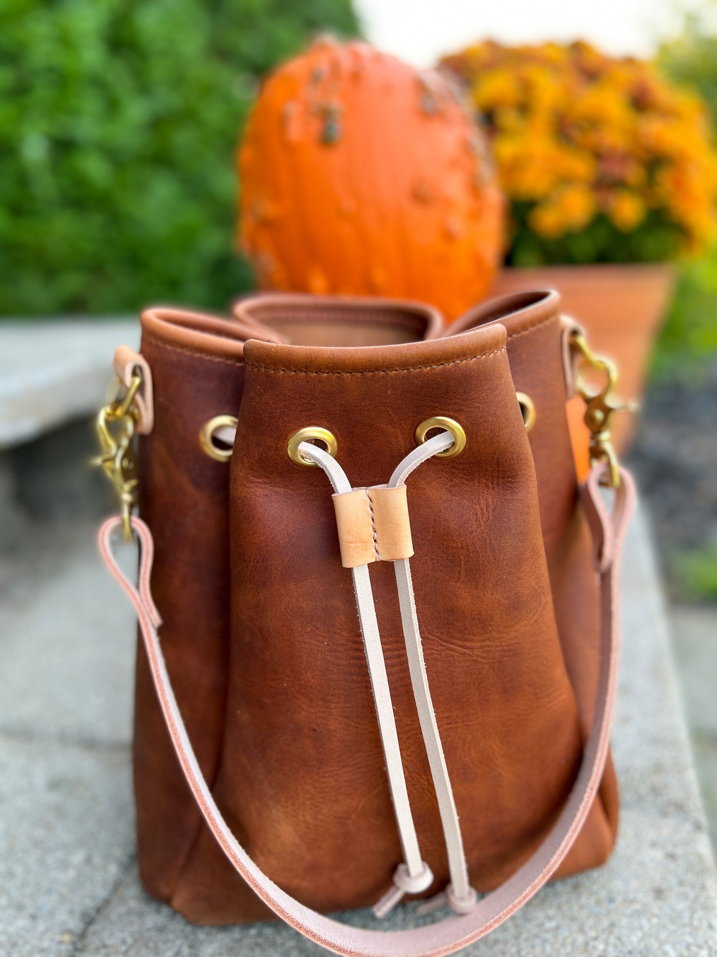 Emery Drawstring Bucket in Cider