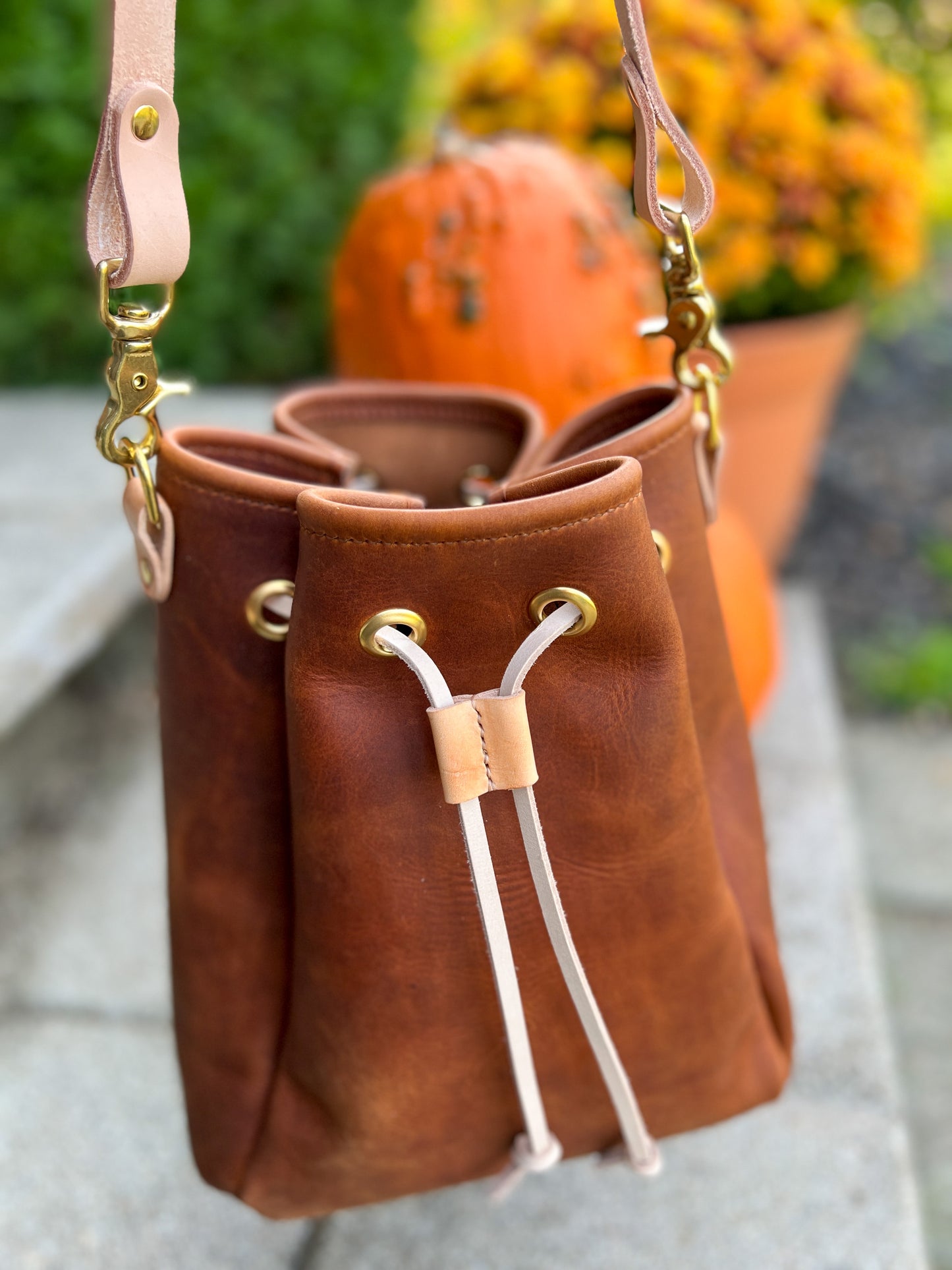 Emery Drawstring Bucket in Cider