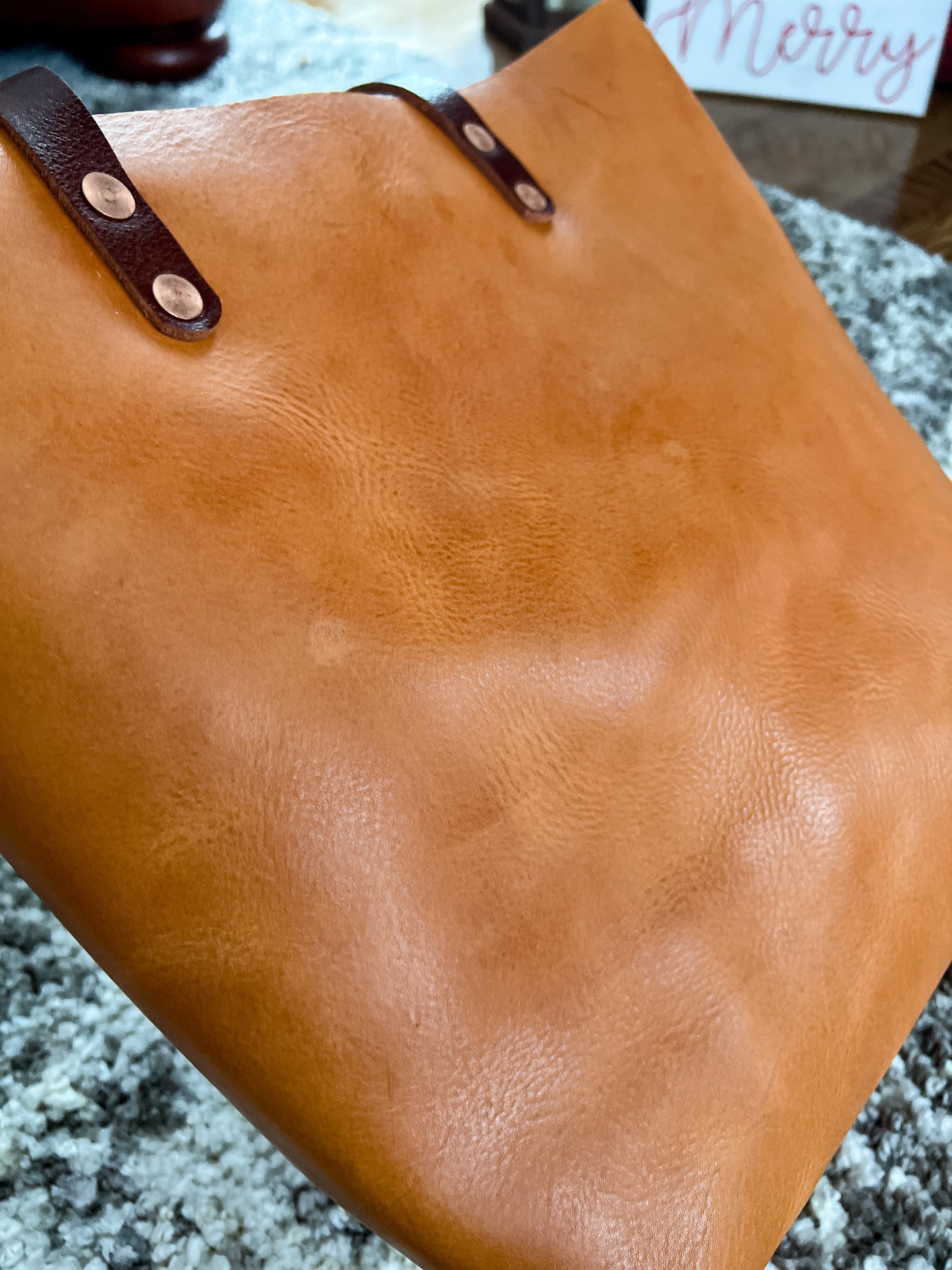 Full Grain Veg Tan Classic Tote in Premium Saddle