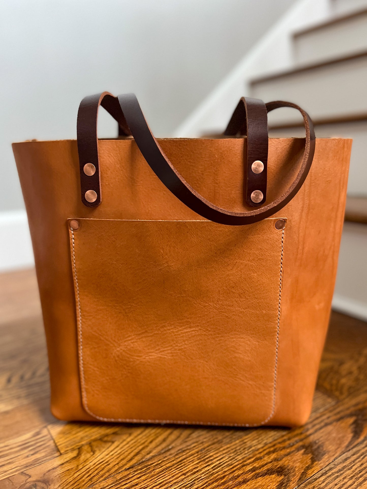 Full Grain Veg Tan Classic Tote in Premium Saddle