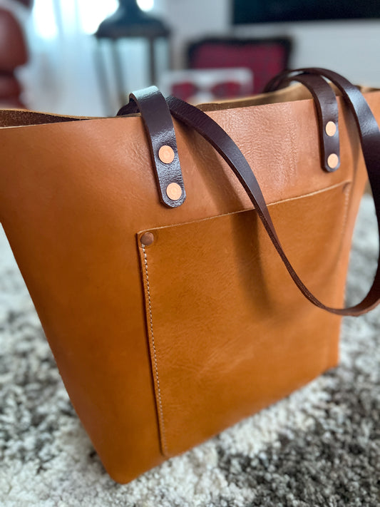 Full Grain Veg Tan Classic Tote in Premium Saddle