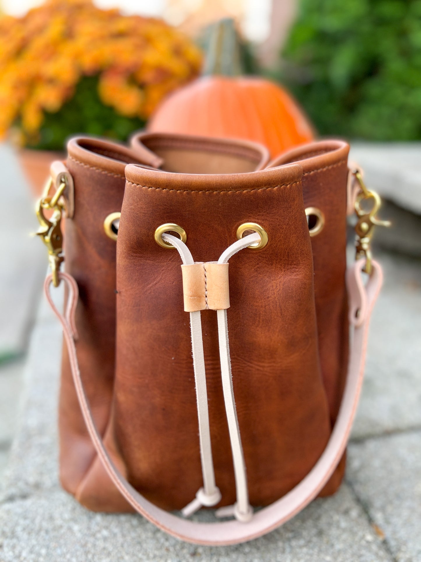 Emery Drawstring Bucket in Cider